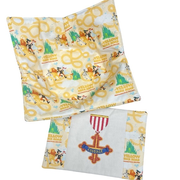 Hand Crafted Bowl Cozy and Mug Rug Set Wizard of Oz Theme Cowardly Lion Medal - Picture 1 of 16